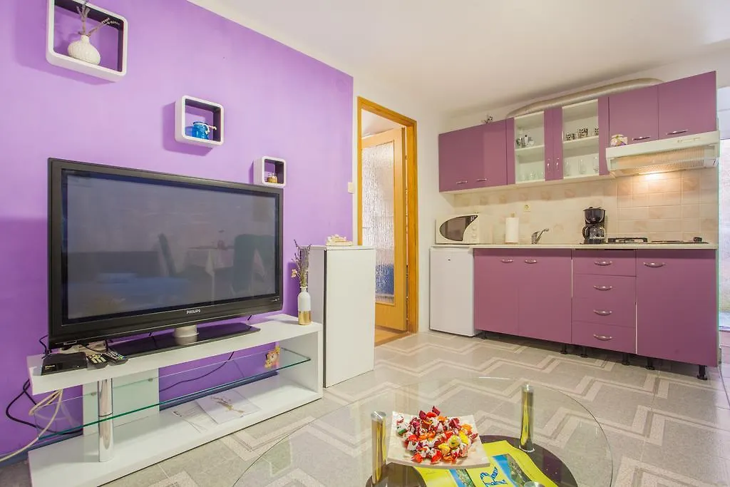 Apartment Lena Cres