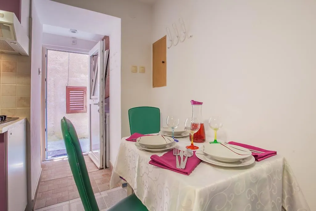 Apartment Lena Cres