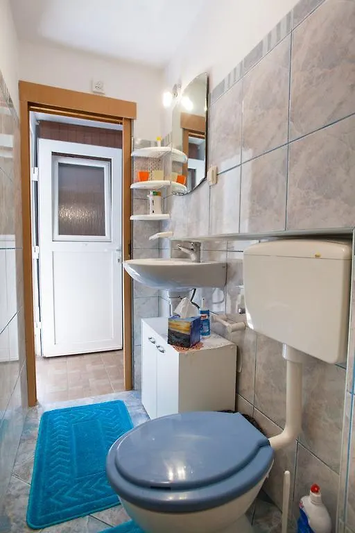 Apartment Lena Cres