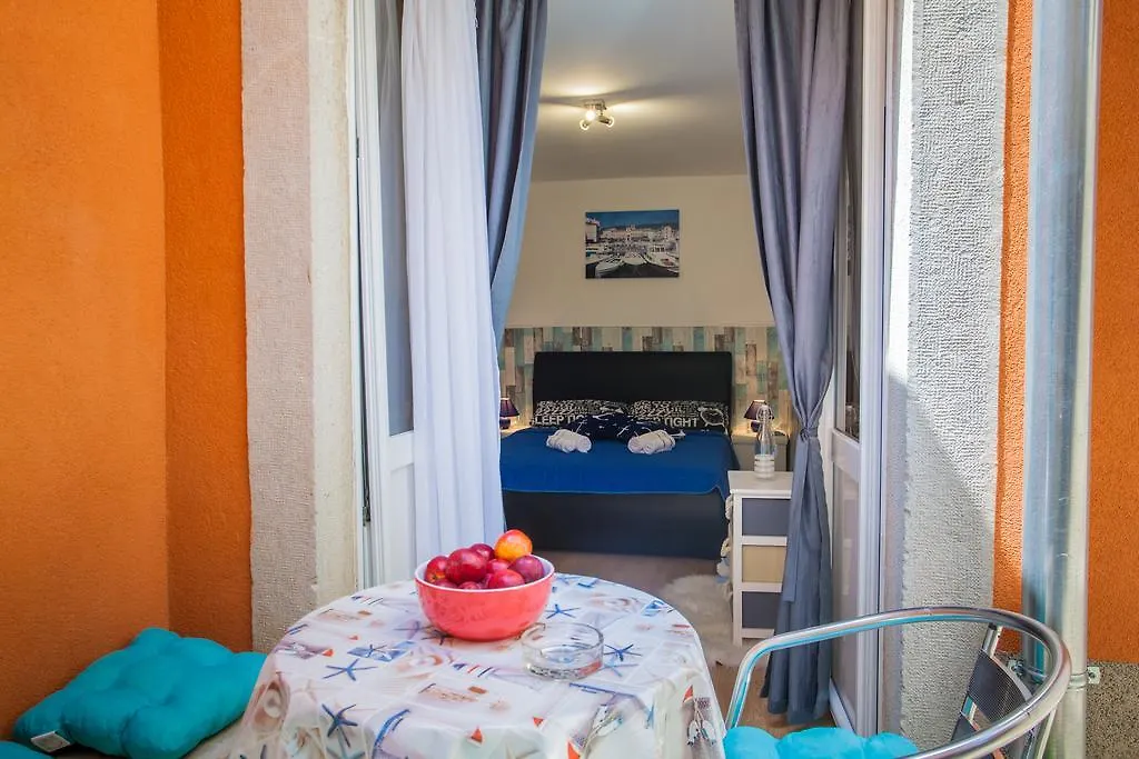 Apartment Lena Cres